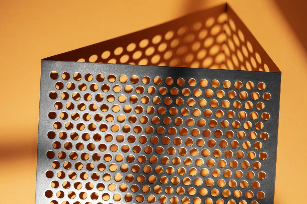 Carcasă metalică perforată pentru tablou electric — tablă tăiată laser CNC la dimensiuni exacte, comandă Iași