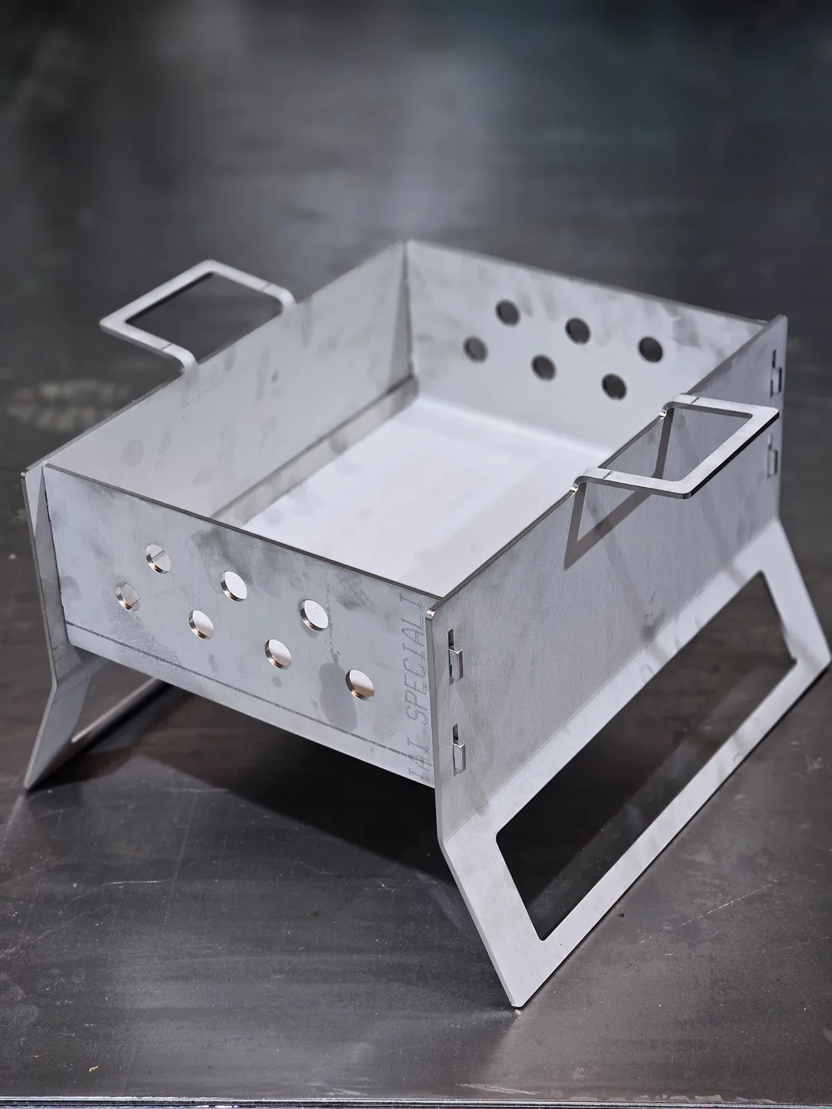 Grătar metalic inox — debitare laser și finisare manuală