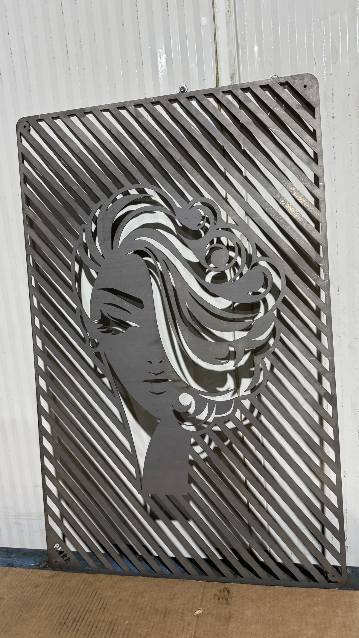 Portret decorativ laser — tablă neagră 2mm, detaliu fin